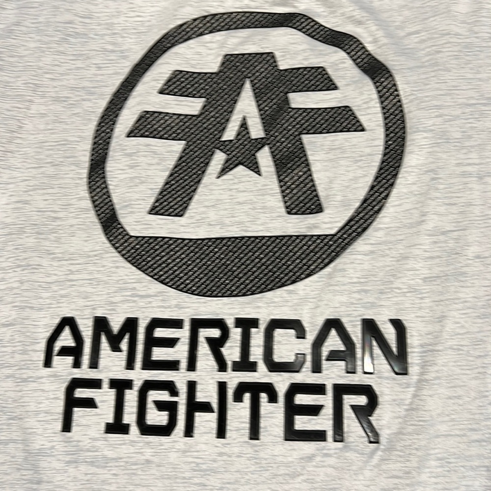 XL American fighter tee
